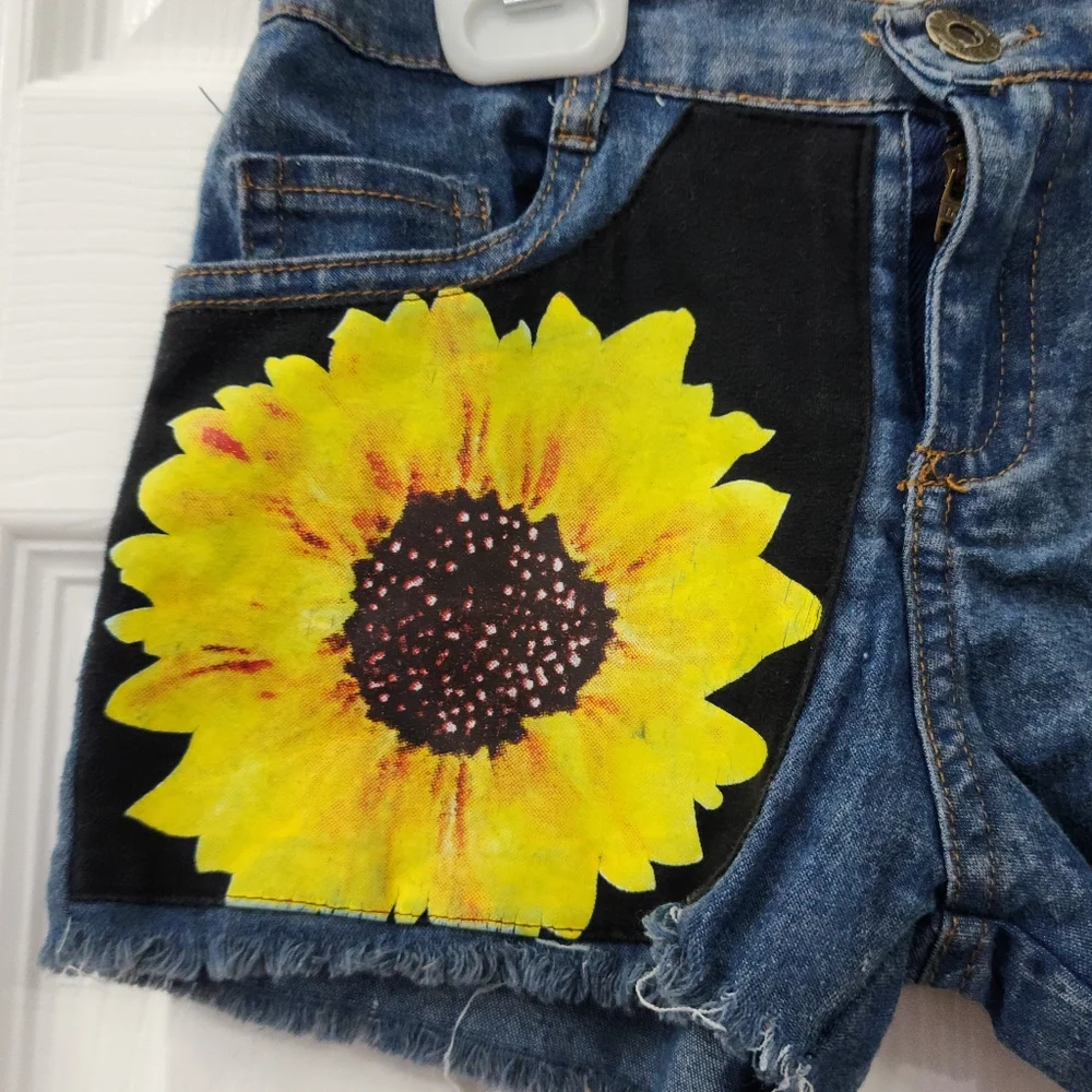 Sunflower Tank Top & Denim Shorts Set Size: 4/5